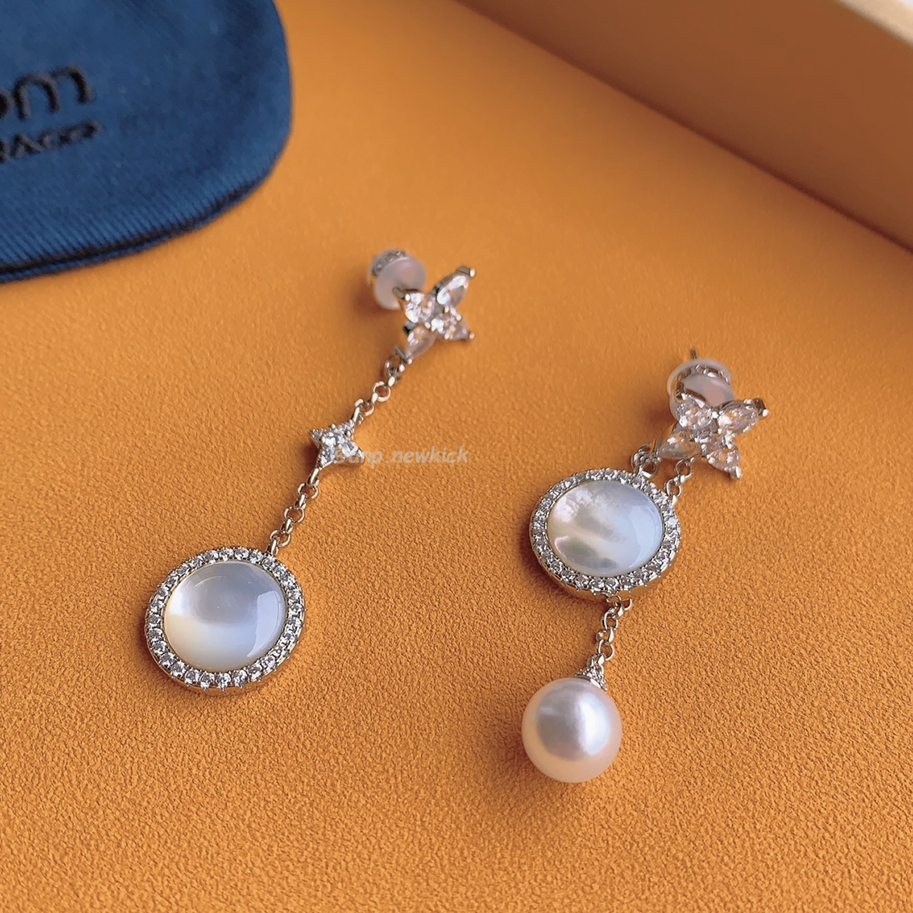 Apm Monaco Star Mother Of Pearl Earrings (5) - www.newkick.vip